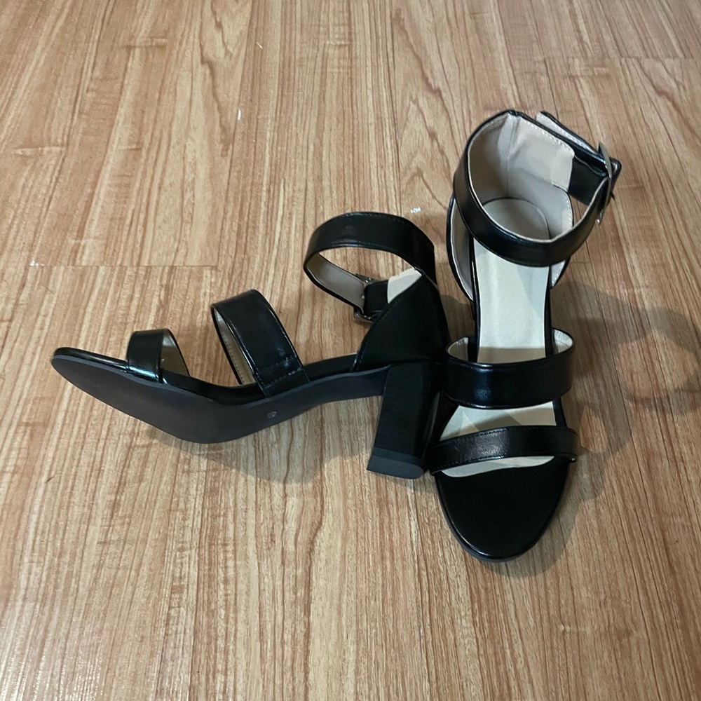 Heels - Picture 2 of 8